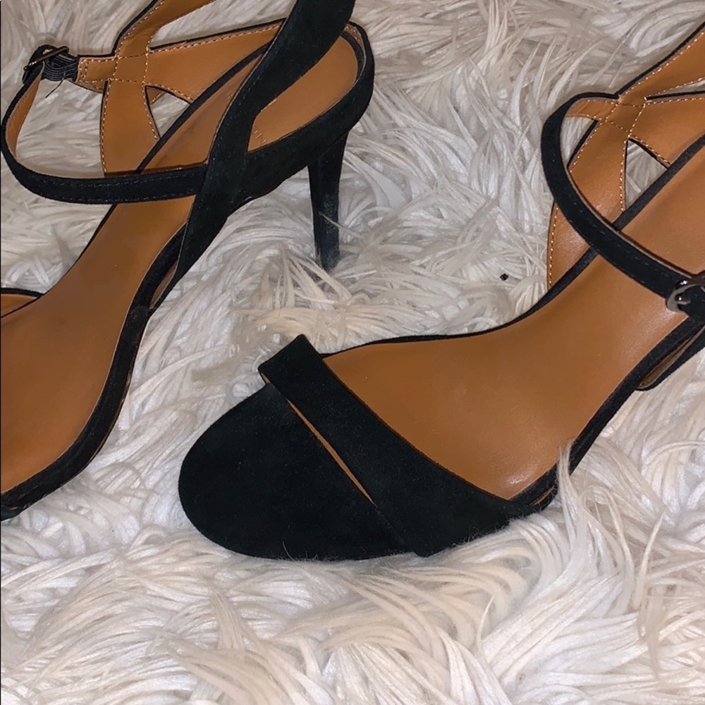 HALSTON BLACK HEELS